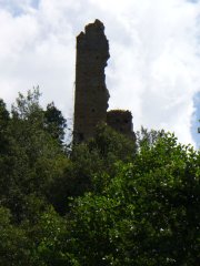 i resti della
Torre di Stroppa
nell’agosto 2006
(11252 bytes)